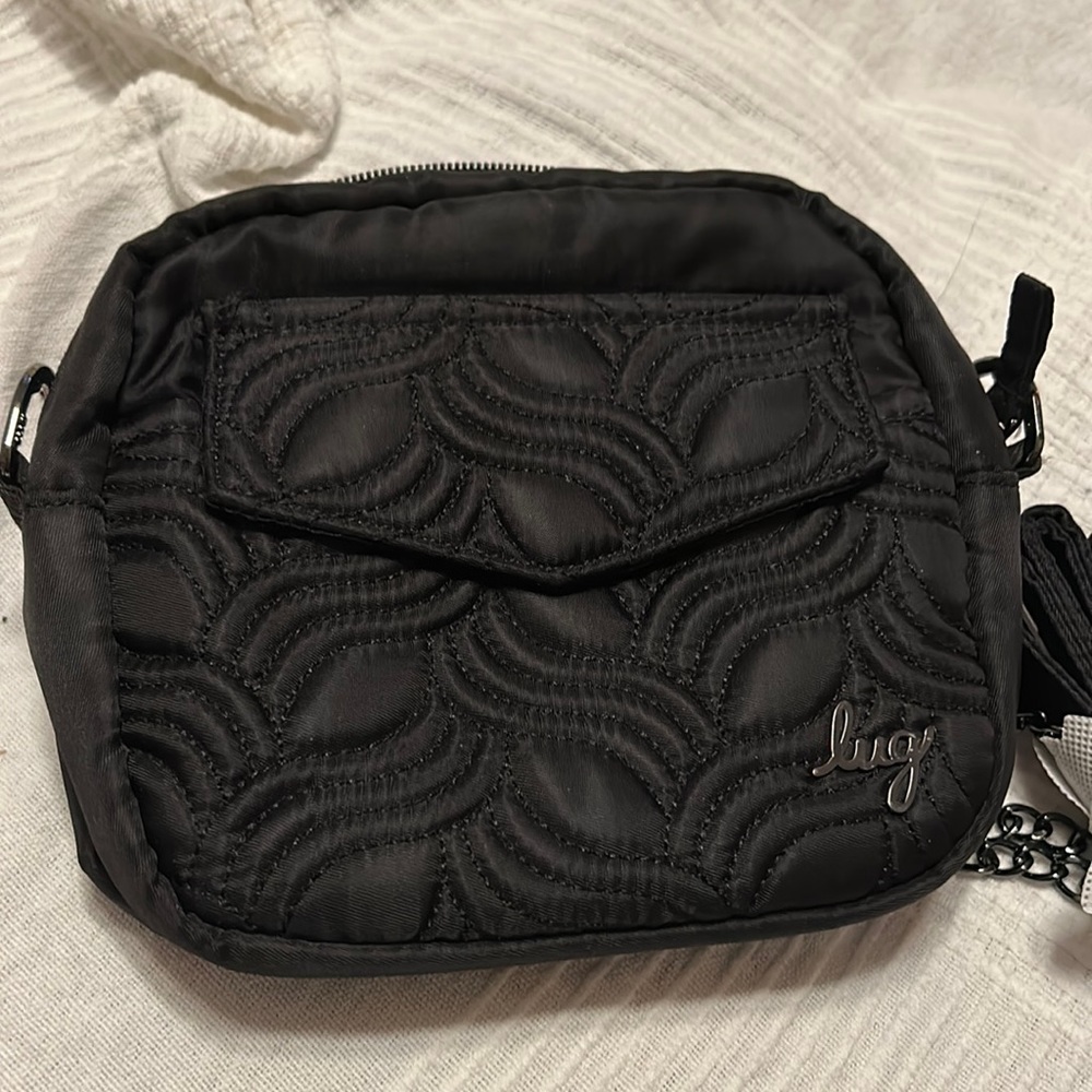 LUG swing in black